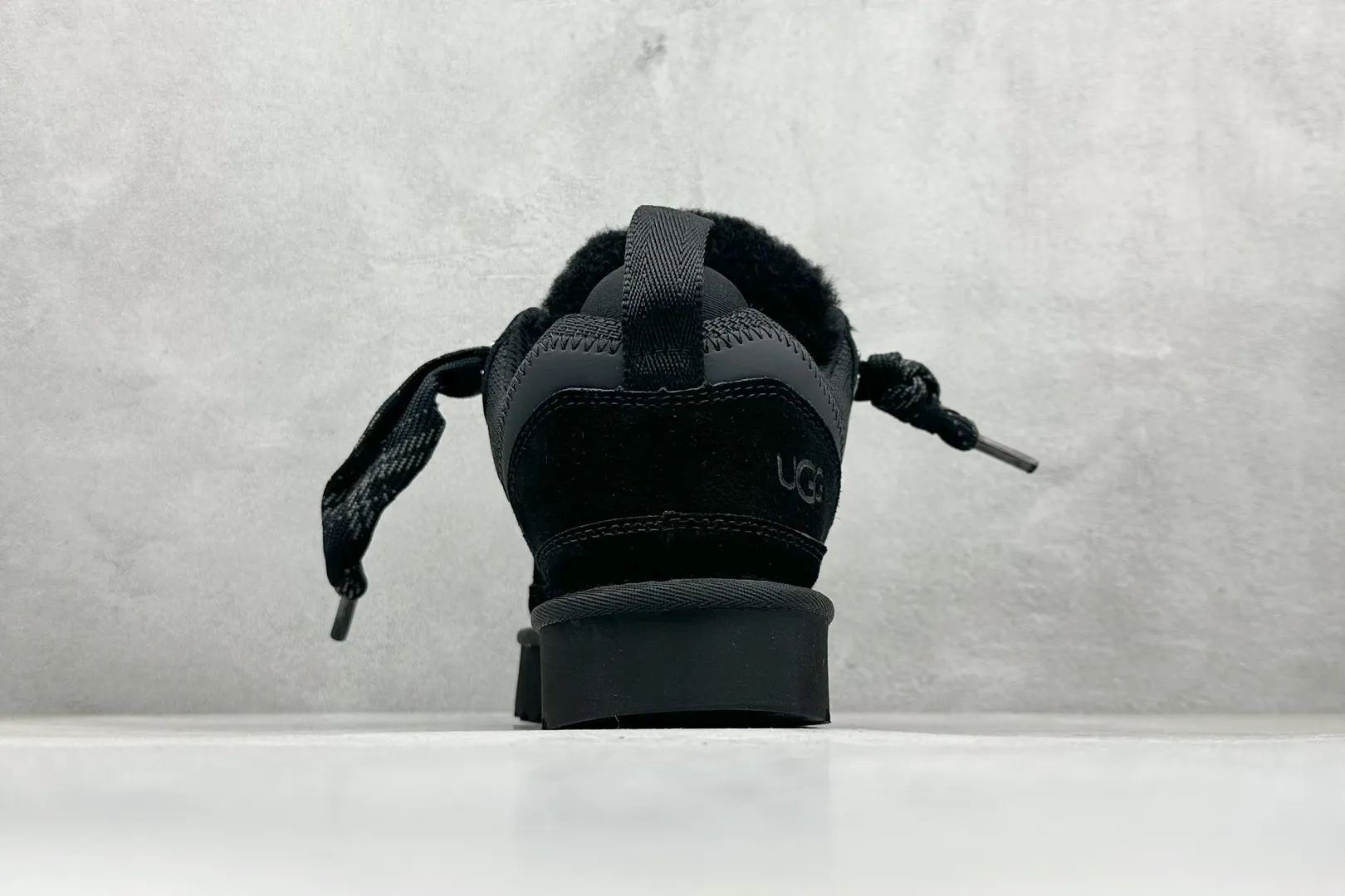 🐲💰 560 supports store UGG Mel style upper design, recycled ballistic canvas mesh, high-quality suede upper, two-color flat shoelaces. The inner material of the shoe is made of Longfeng sheep fur. Furry lining keeps warm and locks in heat. The sole material is a comfortable Treadlite by UGG EVA light wing outsole. Item number: 1144032 Size: 35-43